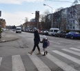 V Bratislave denne smeruje do materskej, základnej alebo strednej školy viac ako 85 000 detí. Keďže v okolí škôl vznikajú dopravné zápchy, situácia je neprehľadná a de…