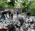 Novomestská Filiálka je po sobote čistejšie miesto. Zhruba štyri desiatky brigádnikov tu v sobotu 25. mája naplnili štyri pristavené veľkokapacitné kontajnery odpadom …