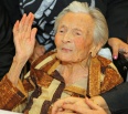 Nové Mesto má ďalšiu storočnú oslávenkyňu. Toto úctyhodné jubileum vo štvrtok 18. októbra oslávila pani Anna Kandlová. V deň jej narodenín – ako sama tvrdí – sa jej sp…