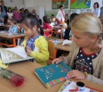 Po dvoch horúcich letných mesiacoch novomestské školy opäť ožili. Do lavíc zasadlo viac než 430 nových prváčikov, ktorí sa pripojili k svojim starším kamarátom.
„Škol…